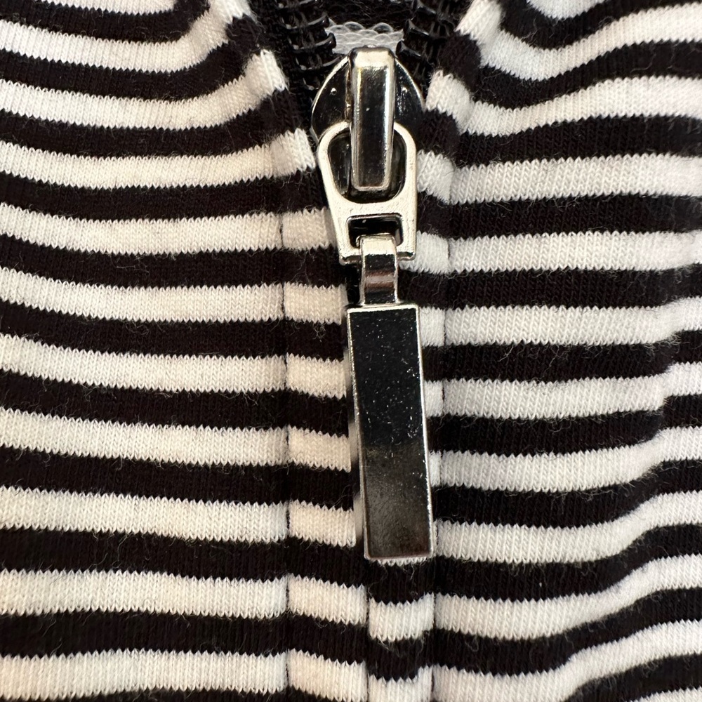Women’s lightweight zip up jacket. Navy/White stripe. Size M.